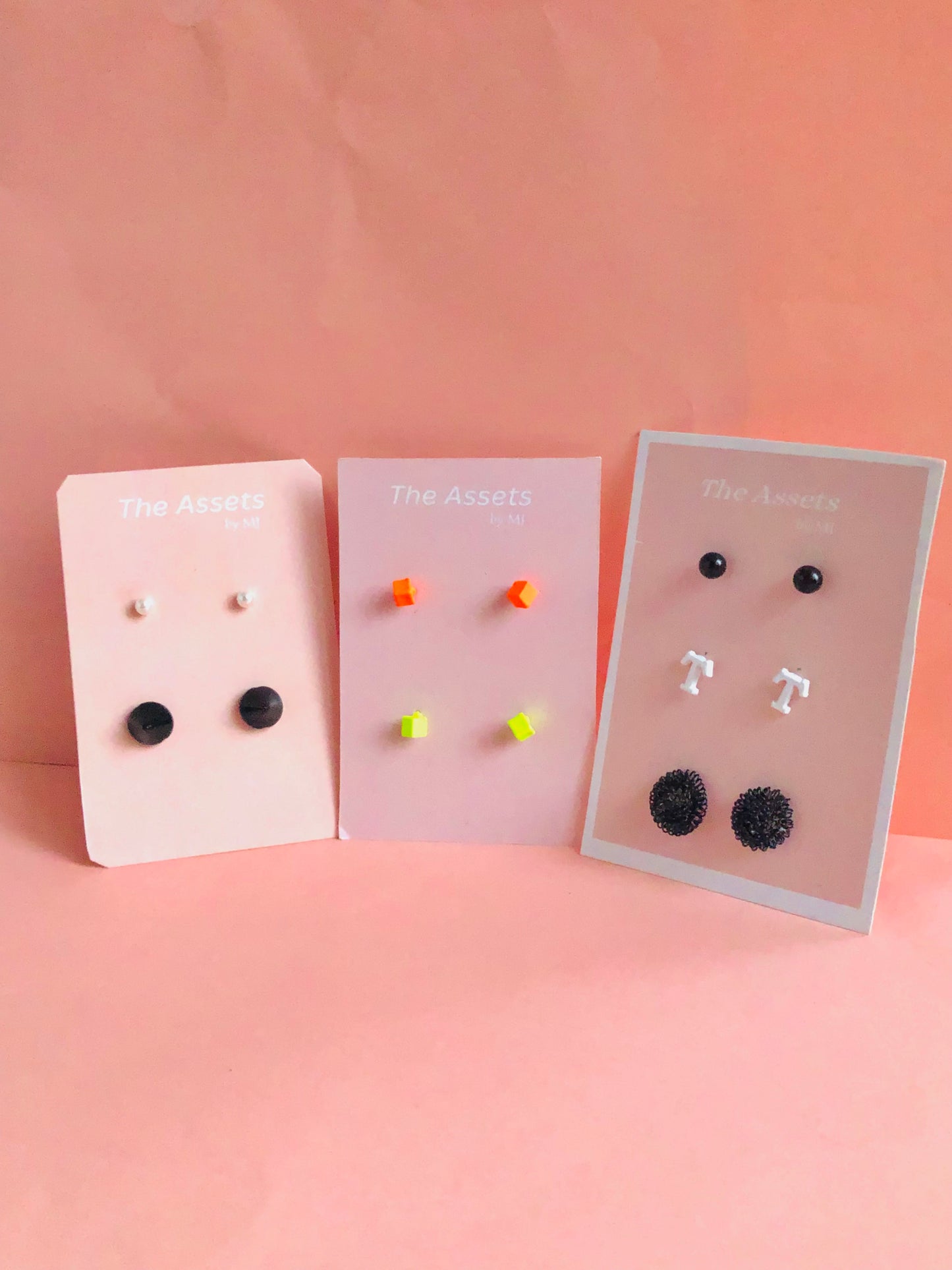 Pearl and black cone studs