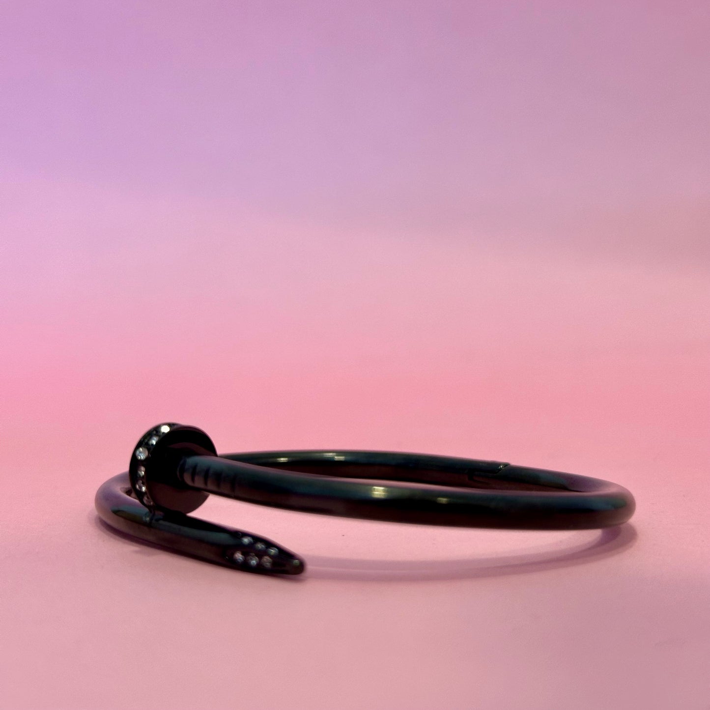 Bended Screw Cuff (Black)